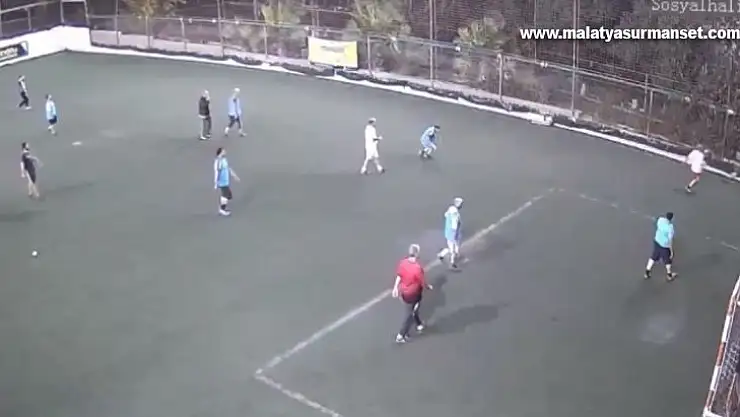 Halı sahada kalp krizi geçirdi