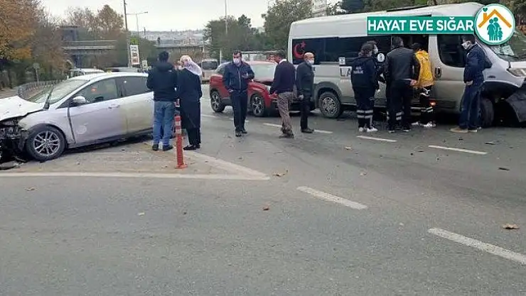 Halıcıoğlu'nda zincirleme kaza: 4 yaralı