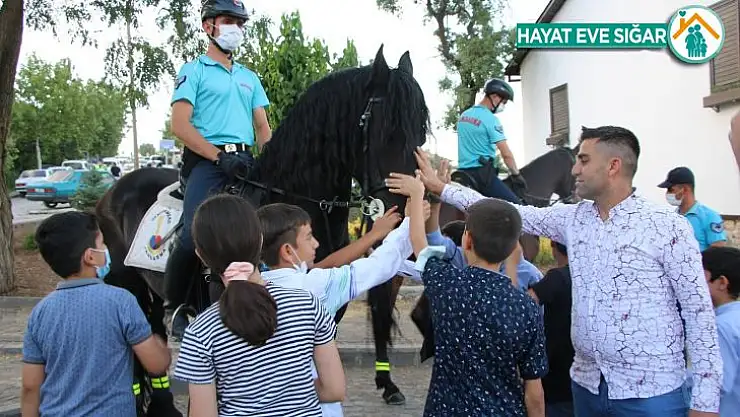 Harput'ta atlı jandarma timlerine yoğun ilgi