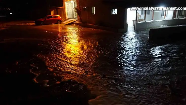 Hatay'da fırtına nedeniyle deniz taştı