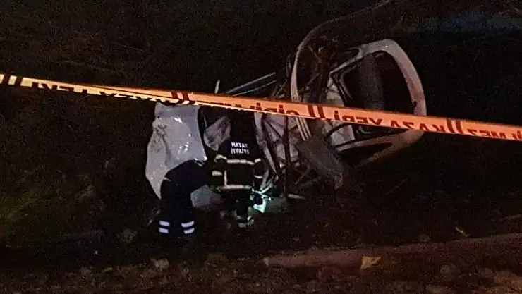 Hatay'da otomobil elektrik direğine çarptı: 1 ölü, 3 yaralı