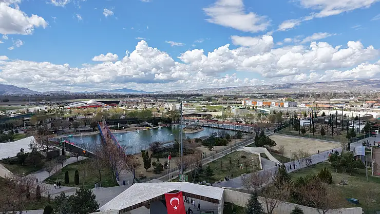 Hayvanat Bahçesi'ne Ziyaretçi Akını Tatilde 64 Bin Kişi Ziyaret Etti