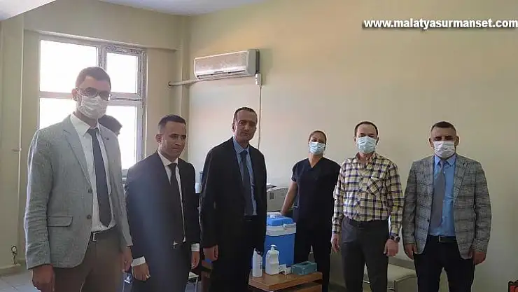 Hazro'da seferberlik başladı, 12 yaşın üstü öğrenciler aşılanmaya devam ediyor