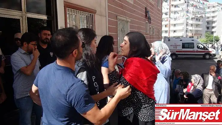 HDP'liler ile parti binası önünde eylem yapan aileler arasında gerginlik