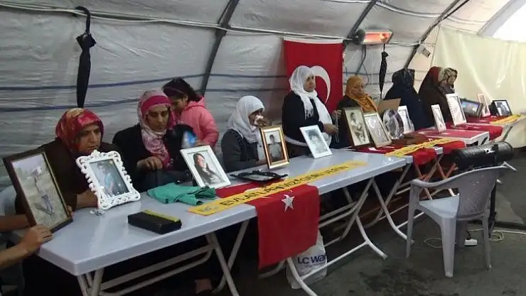 HDP önünde, ailelerin evlat nöbeti 128'nci gününde