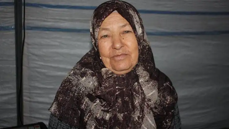 HDP önünde evlat nöbeti tutan ailelere bir destek de 72 yaşındaki Fatma nineden