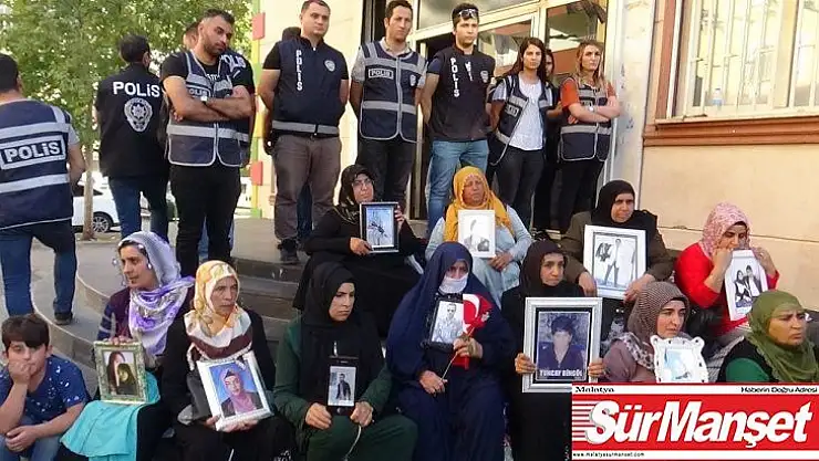 HDP önünde evlat nöbeti tutan annelerden ODTÜ'lü öğrencilere teşekkür