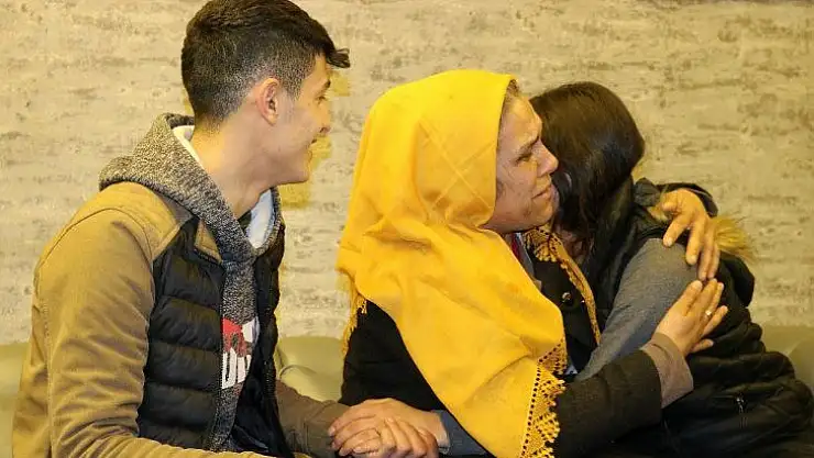 HDP önünde eylem başlattı, 5 yıl sonra kızını kucakladı