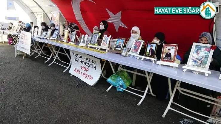 HDP önündeki aileler çocuklarını terörün kirli ellerinden kurtarmakta kararlı