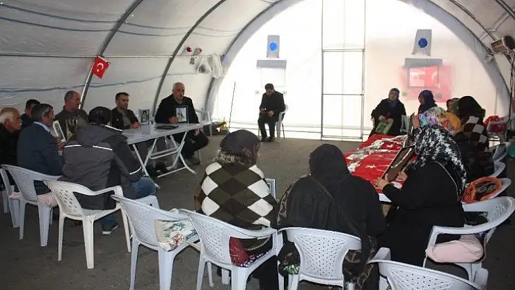 HDP önündeki ailelerin evlat nöbeti 85'inci gününde