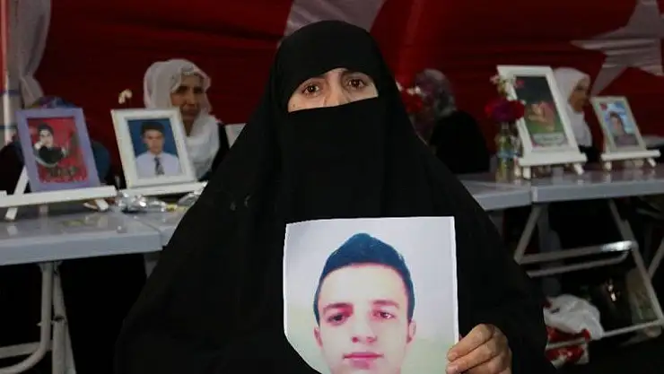 HDP önündeki evlat nöbetine 7 aile daha katıldı