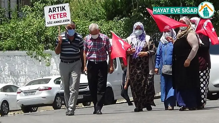 HDP önündeki evlat nöbetine bir aile daha katıldı