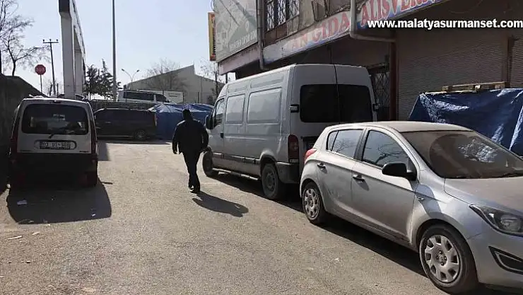 Hırsızlık yapmak isterken market çalışanlarının elinden kıl payı kurtuldu