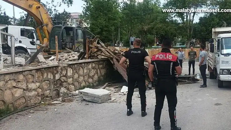 Hurda demirler için canlarını yok saydılar