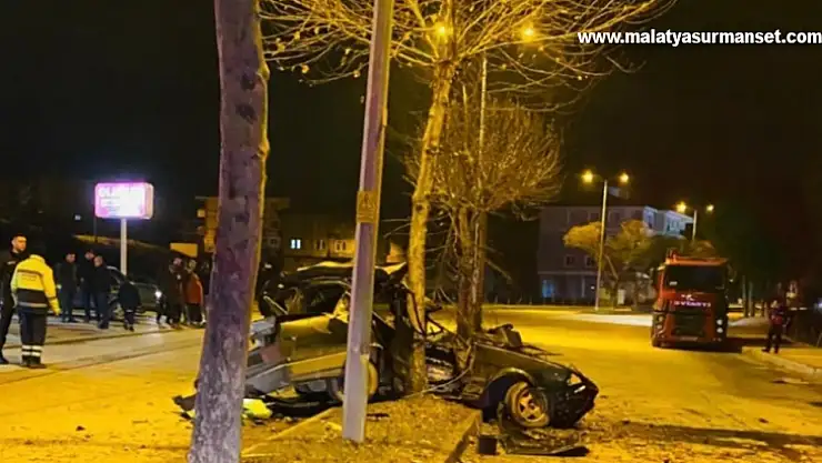 Hurdaya dönen otomobilden sağ çıktı