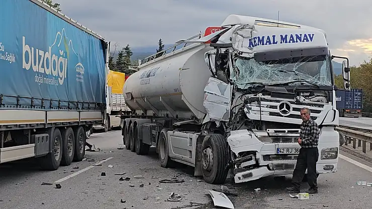 Hurdaya dönen tırdan burnu bile kanamadan çıktı