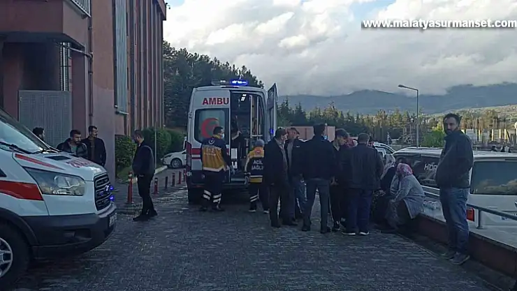 Husumetli ailelerin kavgasında çatışmanın ortasında kalan genç hayatını kaybetti