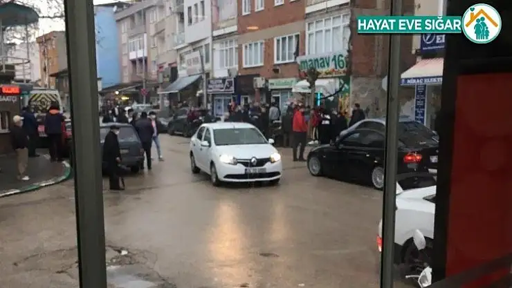 Husumetline kurşun yağdırdı, manavda alışveriş yapan kadını yaraladı