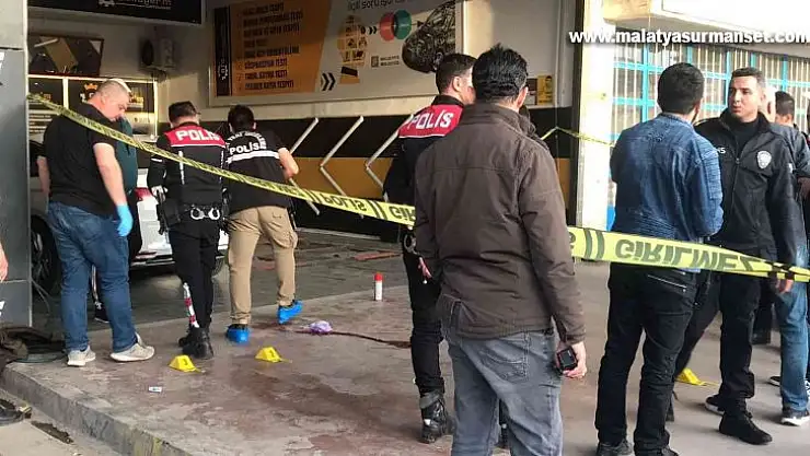 Husumetlisini silahla kafasından vurup, yanındaki kişiyi darp etti