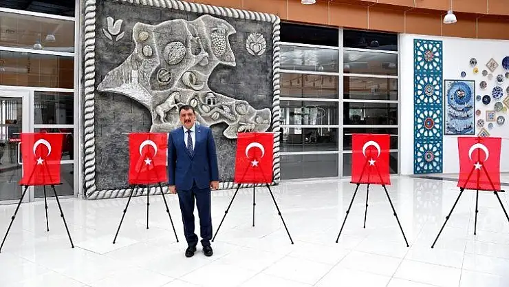 İdlib şehitleri anısı bayrak sergisi