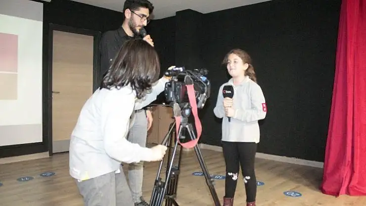 İHA muhabiri Başal'dan minik öğrencilere gazetecilik semineri