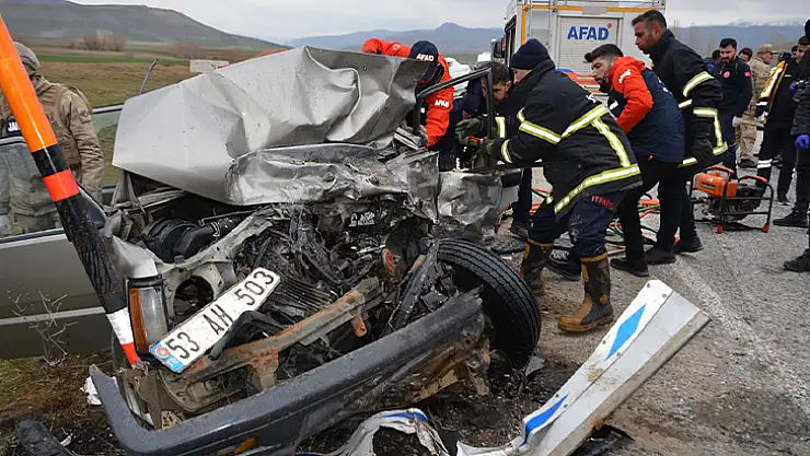İki Aracın Çarpıştığı Kazada Bir Kişi Öldü 2 Kişi Yaralandı