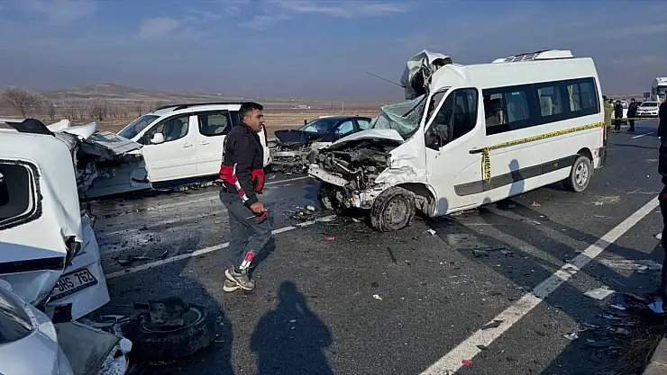 İki Ayrı Zincirleme Kaza 2 Can Kaybı 15 Yaralı