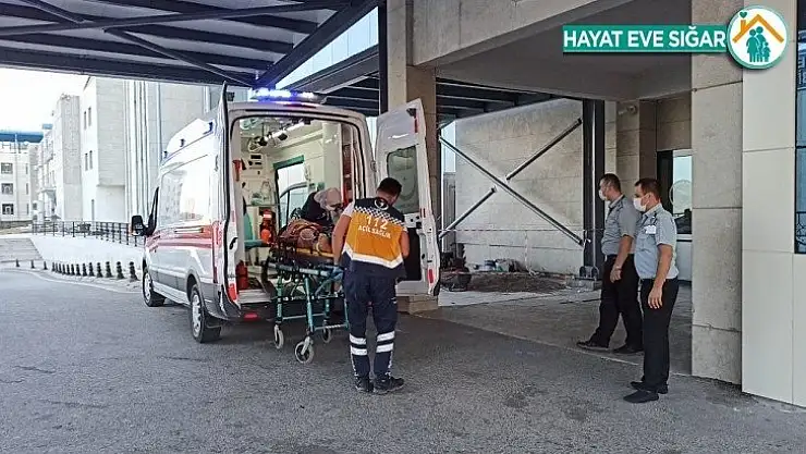 İki kişi boğulmaktan son anda kurtarıldı