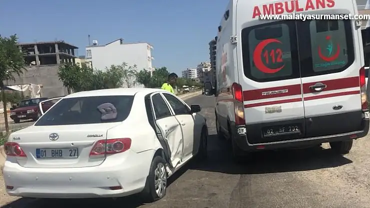 İki otomobil çarpıştı: 3 yaralı