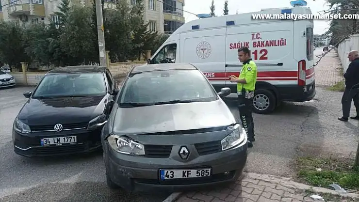 İki otomobilin çarpıştığı kazada 1 kişi yaralandı
