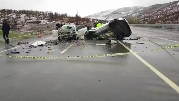 İki Otomobilin Çarpıştığı Kazada, 1 Kişi Öldü 4 Kişi Yaralandı