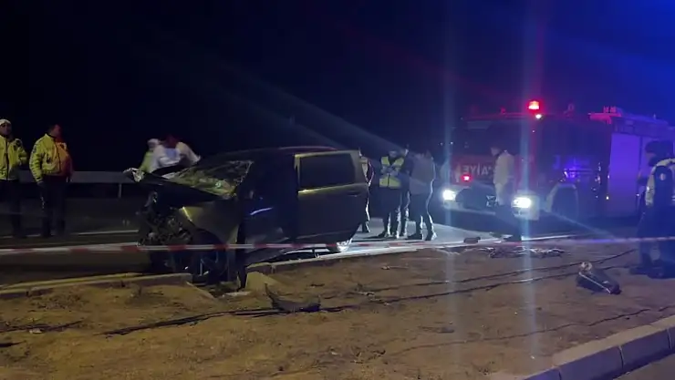 İki otomobilin çarpıştığı kazada 3 kişi hayatını kaybetti