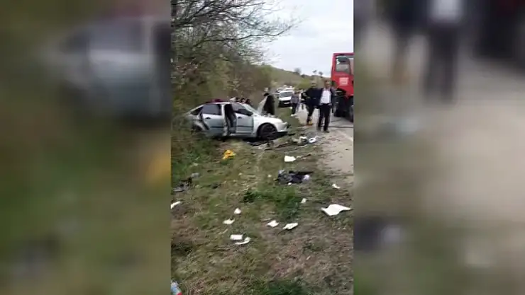 İki Otomobilin Çarpıştığı Kazada 1 Kişi Öldü 8 Kişi Yaralandı