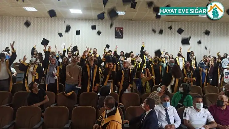 İletişim öğrencilerinin mezuniyet heyecanı
