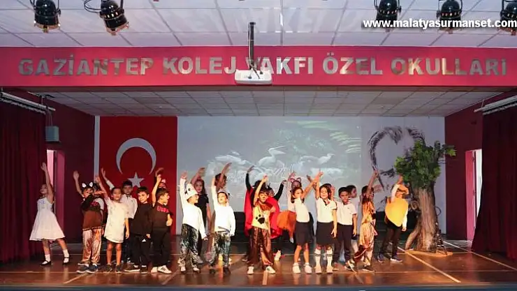 İlkokul öğrencileri sokak hayvanları için sahne aldı