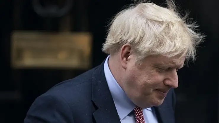 İngiltere Başbakanı Johnson, korona virüs semptomları nedeniyle hastaneye kaldırıldı