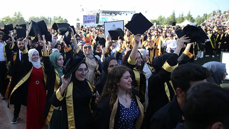 İnönü Üniversitesinde Mezuniyet Töreni Düzenlendi