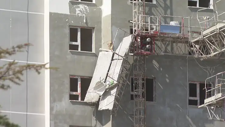İnşaat iskelesinin çökmesi sonucu 3 işçi öldü