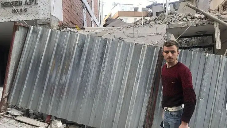 İnşaatta yıkım çalışması sırasında beton blok düştü, iki işçi yaralandı
