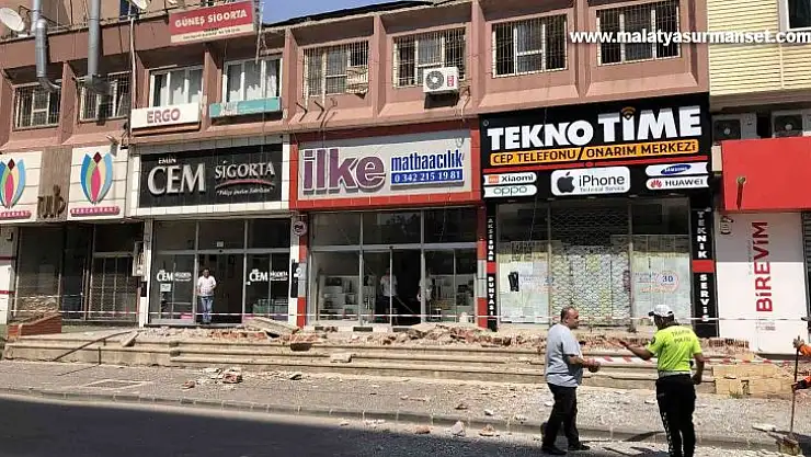İş merkezinin çatı duvarı çöktü, faciadan dönüldü