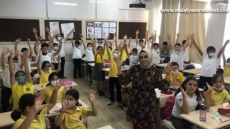 İşitme Engelliler Haftası'nda öğrencilere işaret dili eğitimi verildi