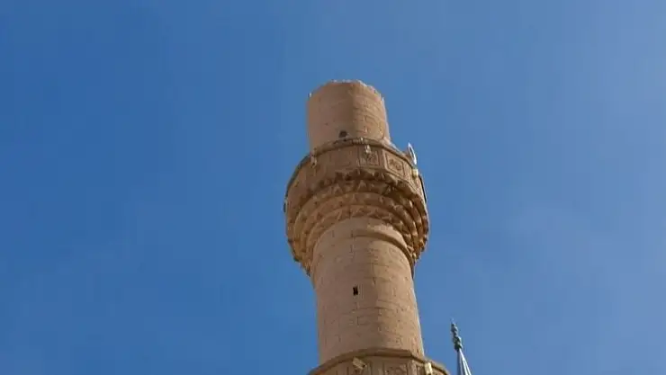 Isparta'da şiddetli fırtına minarenin alemini uçurdu