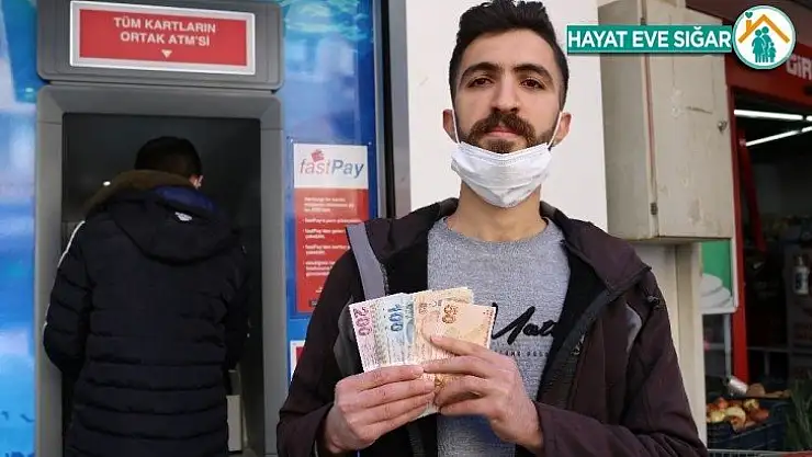 İşsiz genç ATM'de bulduğu parayı banka yetkililerine teslim etti