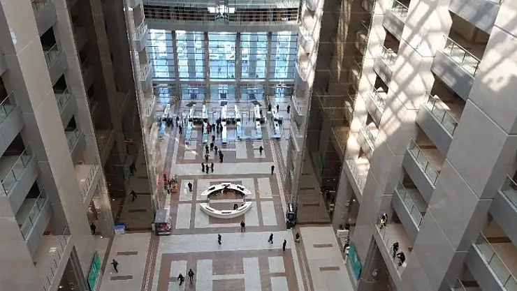 İstanbul Adalet Sarayı koridorları boş kaldı