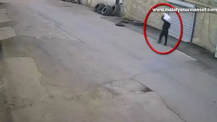 İşyerinden klima ve motosiklet çalan hırsızlar kamerada