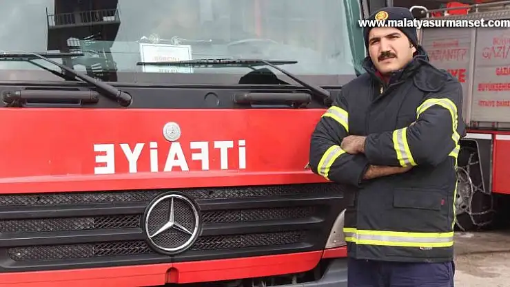 İtfaiye eri hasta kadını sırtında taşıdı