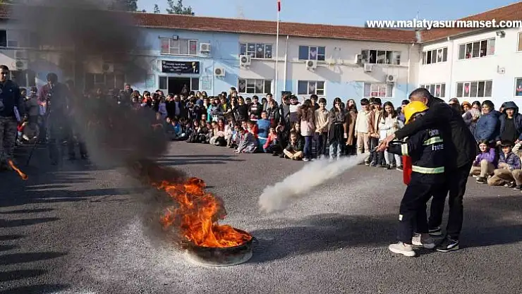 İtfaiyecilerden ortaokul öğrencilerine yangın eğitimi