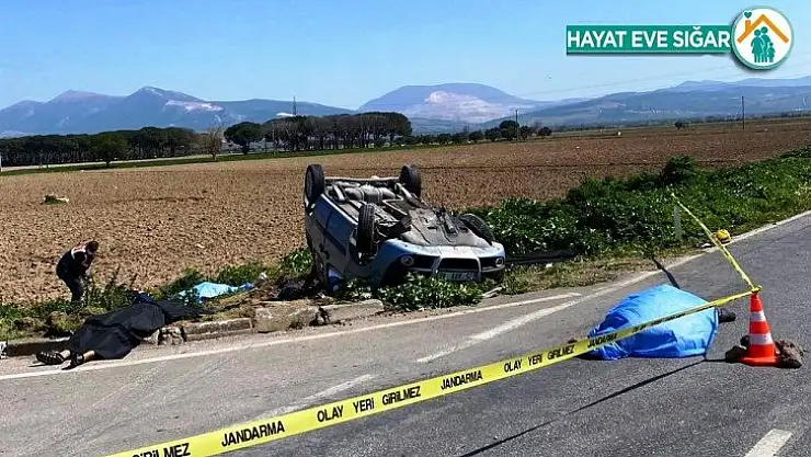 İzmir'de süt kamyonu ile hafif ticari araç çapıştı: 3 ölü, 4 ağır yaralı