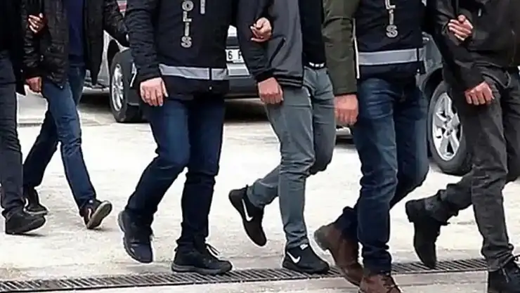 İzmir merkezli FETÖ operasyonunda 10 şüpheli gözaltında