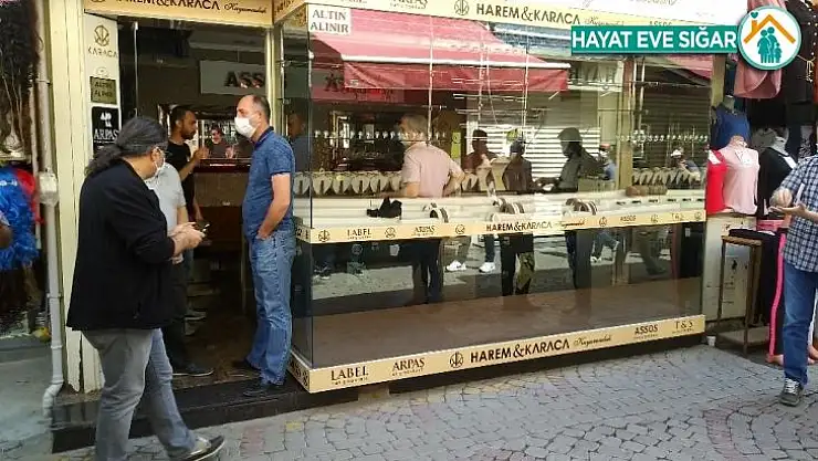 İzmir'in göbeğinde kuyumcu soygunu